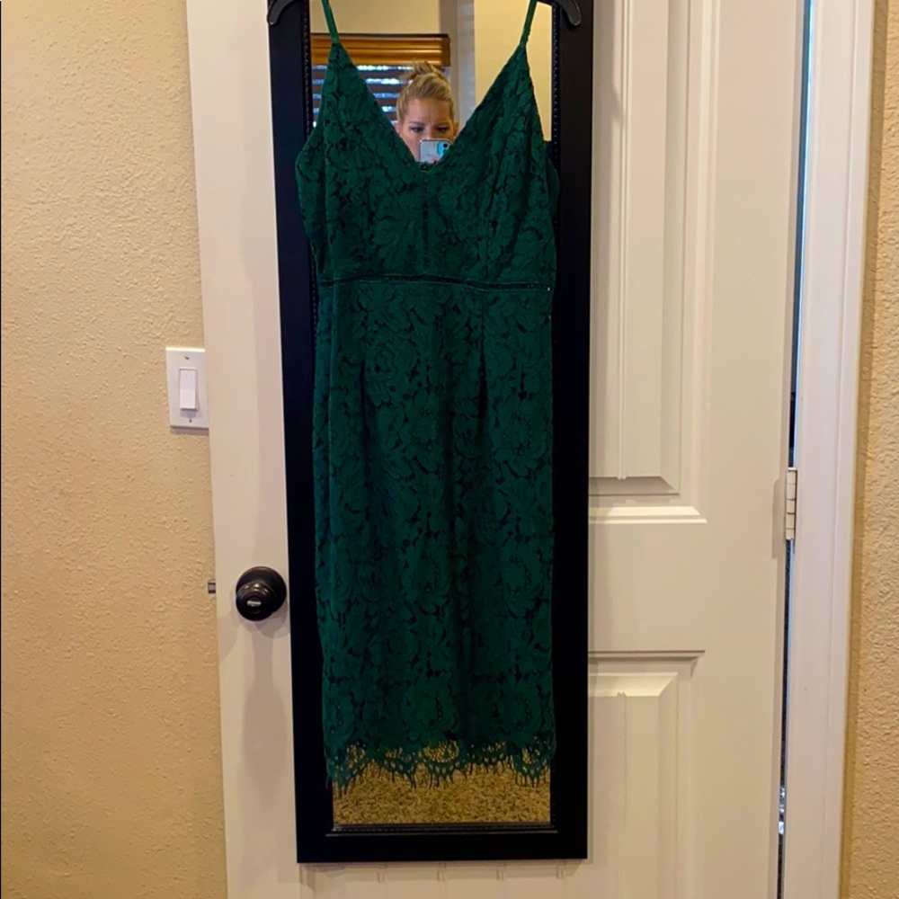 Dark green lace dress size MEDIUM.NWOT never worn